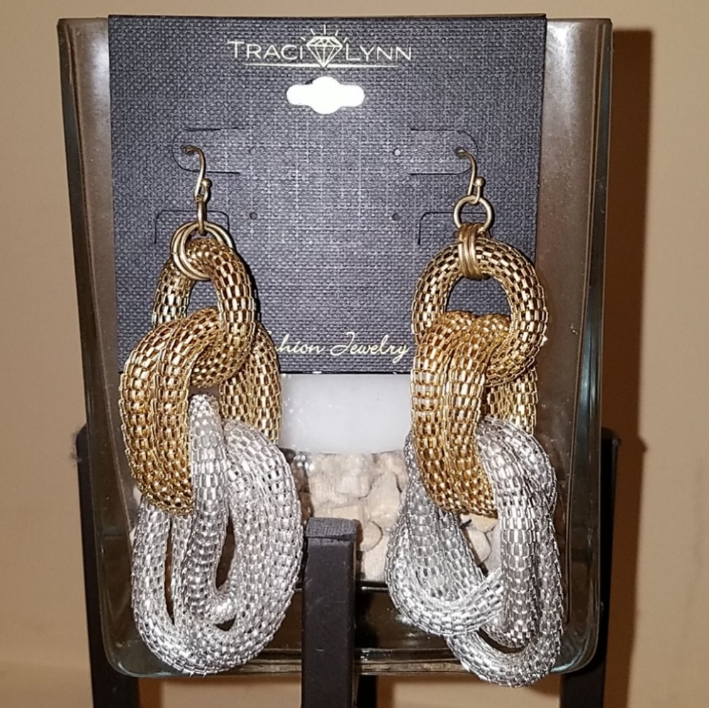 NWT Traci Lynn Earrings